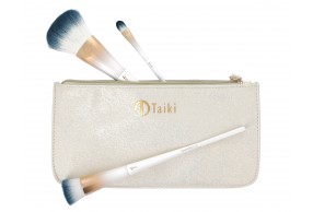 Fabricant set de pinceaux maquillage dans trousse