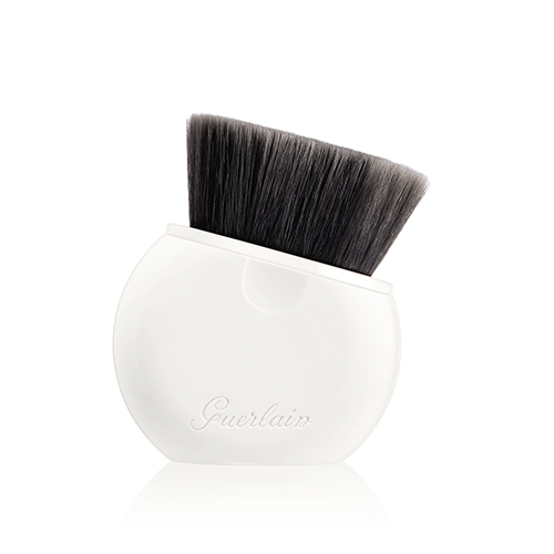Guerlain retractable foundation brush manufacted by Taiki